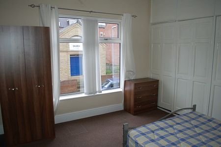 FIRST MONTHS RENT HALF PRICE - DOUBLE ROOM - Photo 4
