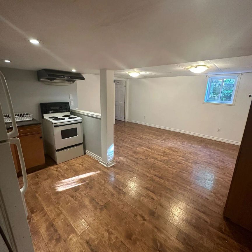 Detached Home For Lease | X8333008 - Photo 1