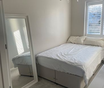 Room in a Shared House, Bowness Crescent, SW15 - Photo 1