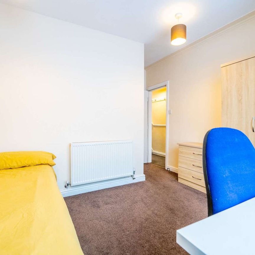 4 bed shared student property near the University of York Bedroom 2 - Photo 1