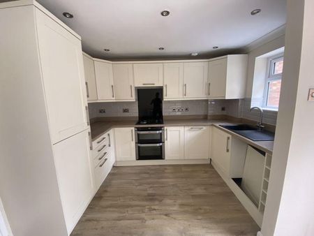 3 bedroom terraced house to rent - Photo 5