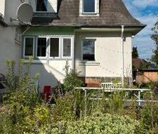 In Sonneberg: Ein Familienhaus mit 3 Zimmer und 4 stk WG Zimmer - Photo 1