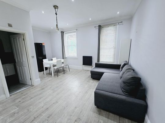 3 bedroom flat to rent - Photo 1