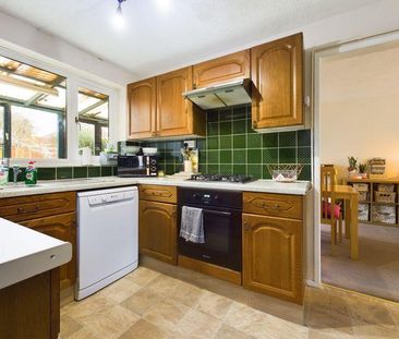 3 bedroom semi-detached house to rent - Photo 5