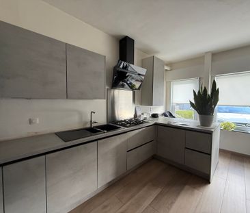 SCHELLEBELLE - Gelijkvloers appartement met tuintje. - Photo 6