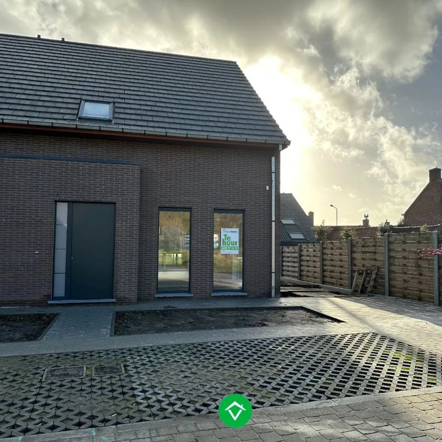 Moderne en lichtrijke nieuwbouwwoning met drie slaapkamers te Handzame (Kortemark) - Foto 1