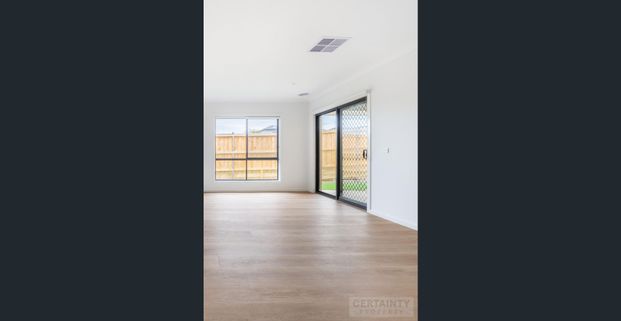 Stylish Family Haven in a Prime Sunbury Location! - Photo 1