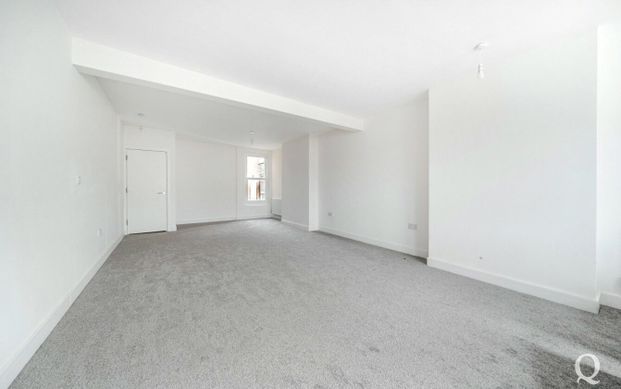 High Street, Sheerness, Kent, ME12 - Photo 1