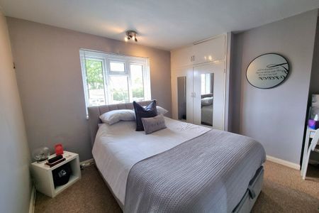 Tukes Avenue - Photo 4