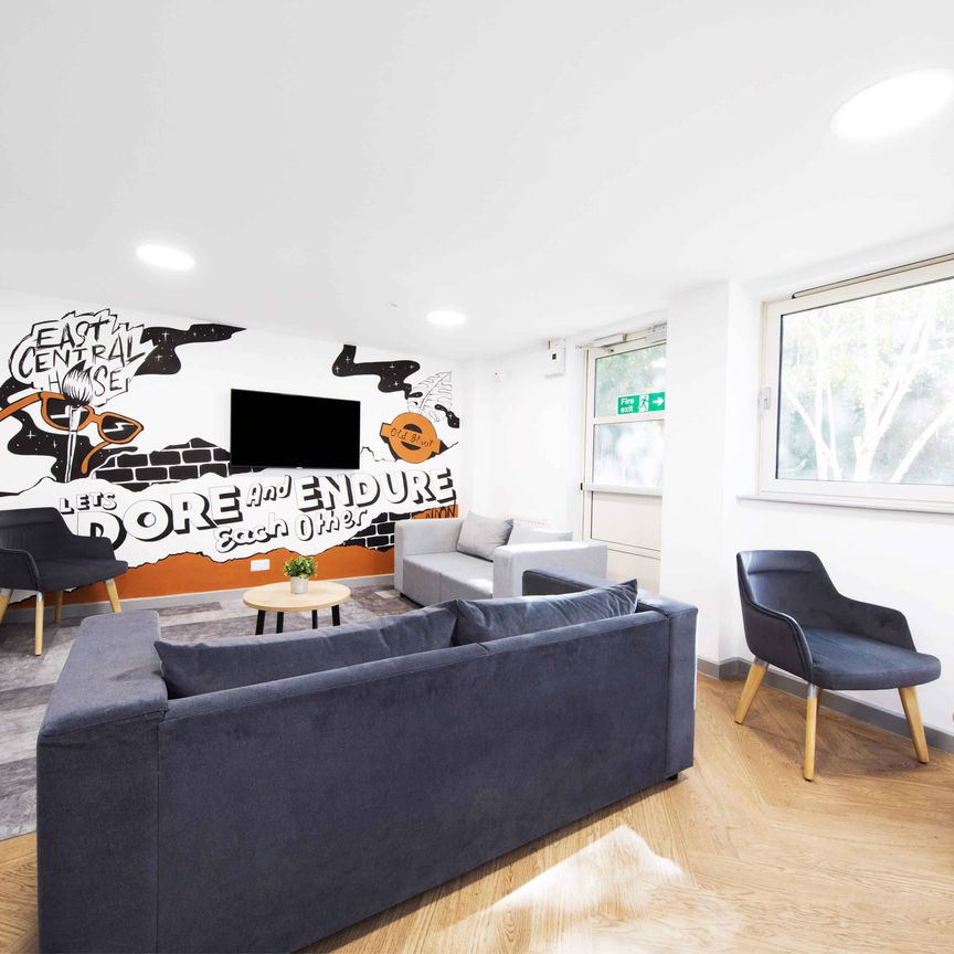 Large High Double Ensuite - Photo 1