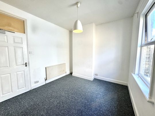 Chatham Road, Kingston Upon Thames, KT1 3AA - Photo 1