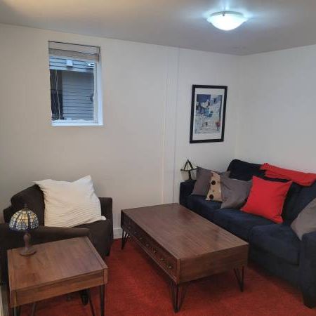 Furnished 1 Bedroom Near King Edward Skytrain - Photo 3