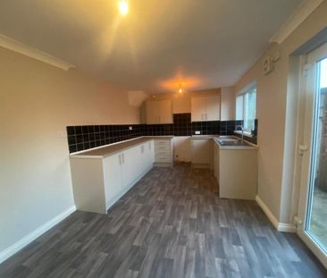 3 bedroom terraced house to rent - Photo 6