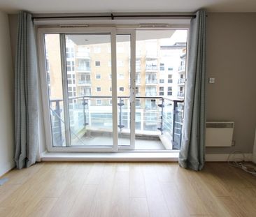 2 Bed Flat, Compass House, SW18 - Photo 2