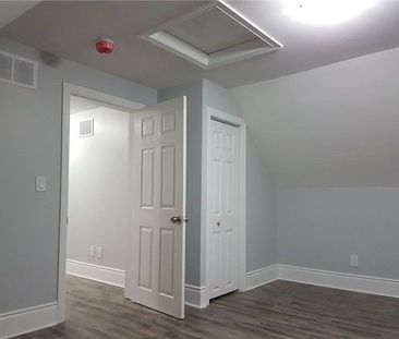 For Lease - 290 Eulalie Avenue Unit# Unit 2 (2nd Floor), Oshawa, On... - Photo 1