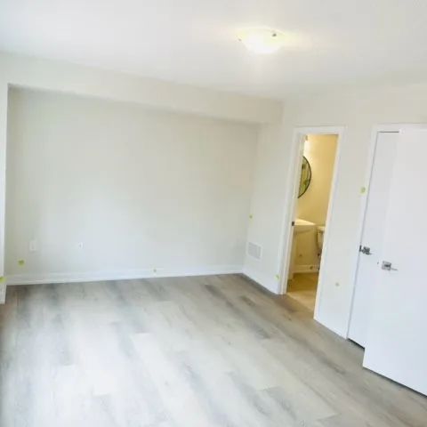 Condo Townhouse For Lease | W9244379 - Photo 1