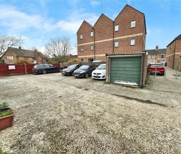 2 bedroom end of terrace house to rent - Photo 2