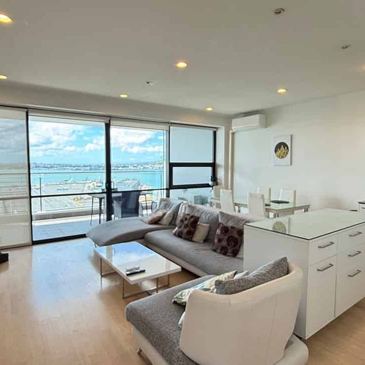 Central Auckland 3BR Gem with Views - Photo 1