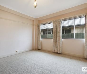Stunning Central 3 Bedroom Red Brick Home - Photo 3