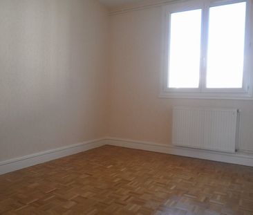A LOUER - Bourges - T3 de 64.82m² avec balcon, cave, grenier et par... - Photo 2