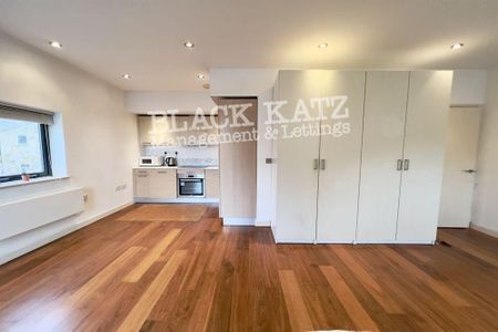 Studio to rent - Photo 2