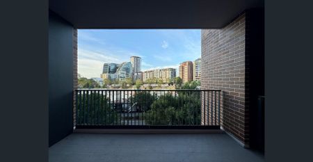 Brand New 1 Bedroom in the heart of Green Square Town Centre - Photo 5