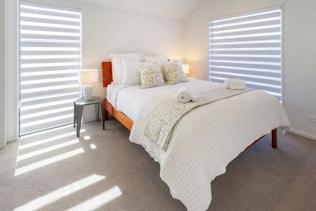 Fully Furnished High-Spec Townhouse - Photo 3