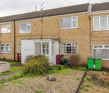 To Let 2 Bed Flat - Purpose Built - Photo 3