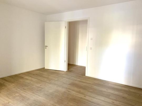 FÜ: Erstbezug! Attraktiv & repräsentativ, 3-Zi-Wohnung mit EBK, Terrasse, Aufzug + TG-Stellplatz - Photo 1