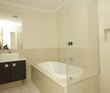 "Large Family Home" - Photo 5