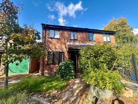 Swaledale Gardens, Fleet, Hampshire, GU51 - Photo 5