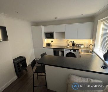 1 bedroom in a flat share to rent - Photo 1