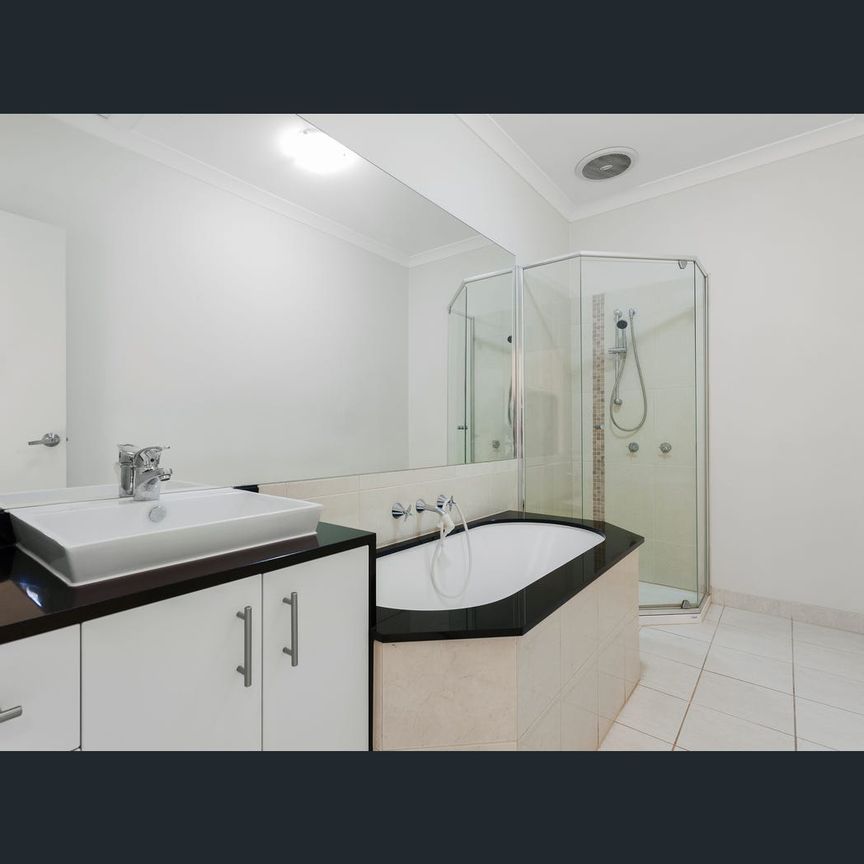 2/1805 Dandenong Road, Oakleigh East, Vic 3166 - Photo 1