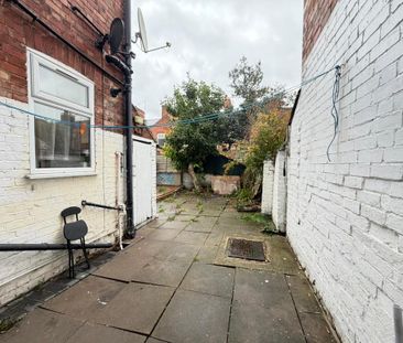 4 bedroom terraced house to rent - Photo 1