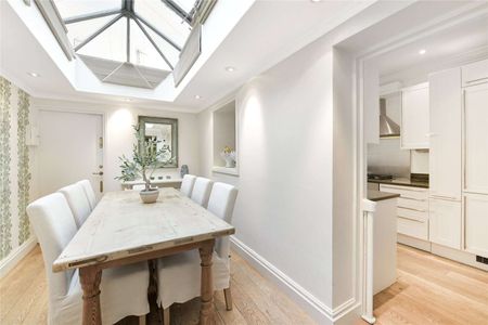 Charming house in the heart of Chelsea benefiting from open-plan living space, a garden and is moments from the Kings Road and Chelsea Green. - Photo 5