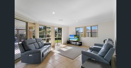 Sensational Home with Ducted Air Con & Swimming Pool & Solar - Photo 2