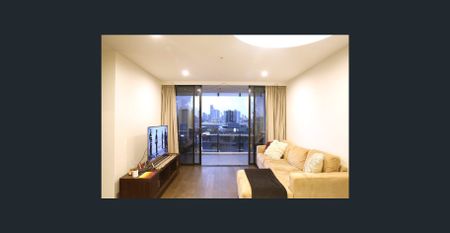 Spacious & Modern 3 Bedroom Apartment - Photo 2