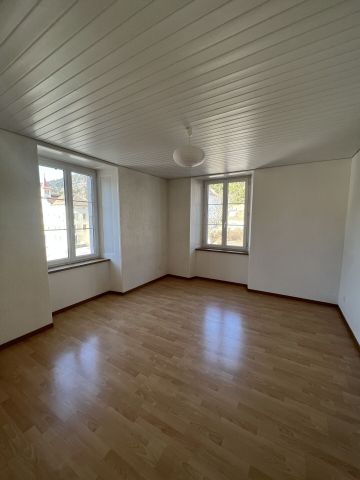 Sonvilier, beautiful 3.5 room apartment on the 2nd floor with modern kitchen - Photo 3