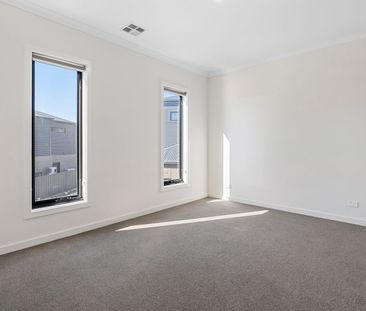 Modern Living in a Prime Kennington Location – One Townhouse Available - Photo 1