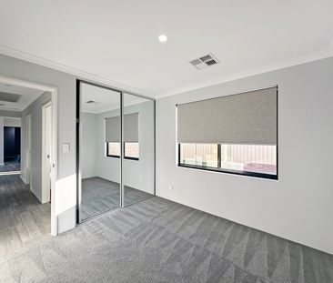 Modern and Stylish 4 Bedroom Home in Hammond Park - Photo 4