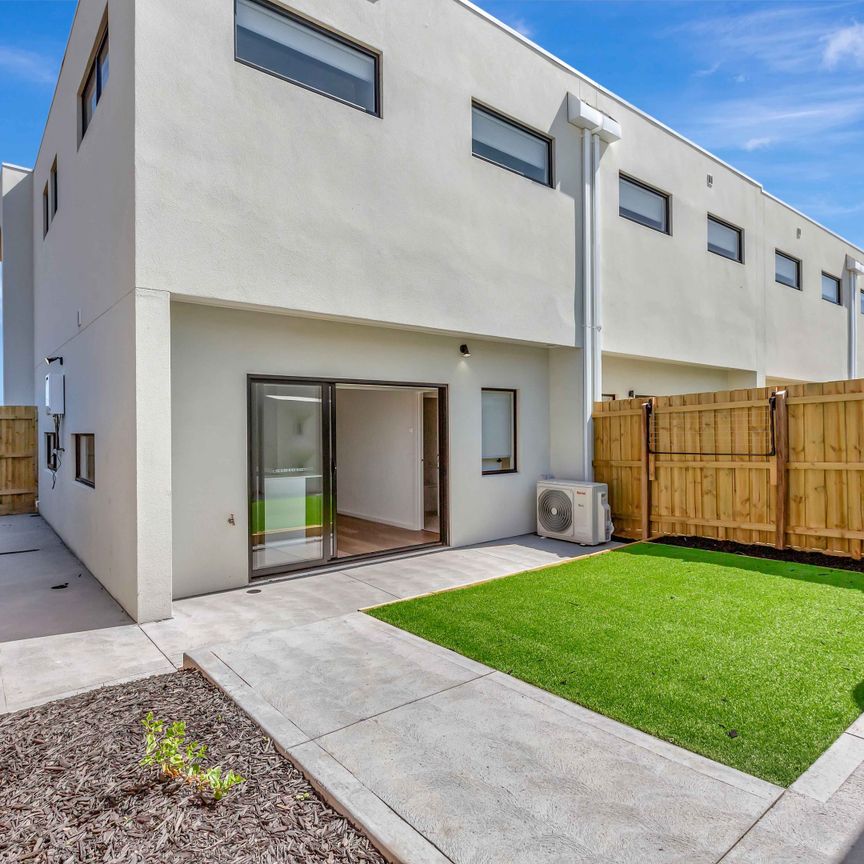 2 Angelina Terrace, Truganina VIC 3029 - Townhouse For Rent | Domain - Photo 1