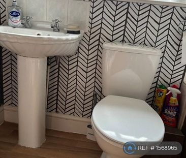 3 bedroom semi-detached house to rent - Photo 6