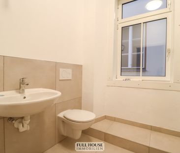 ***Erstbezug: sanierte Altbauwohnung mit über 3 m Raumhöhe und groß... - Photo 1