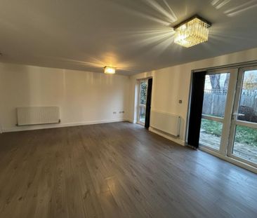 4 bedroom semi-detached house to rent - Photo 2