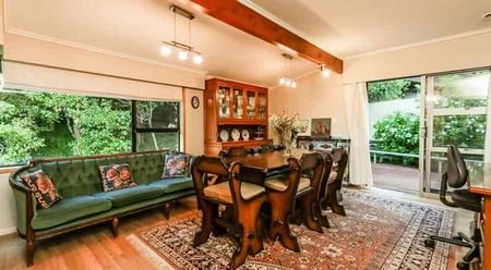 BLOCKHOUSE BAY - Great 4 Bedrooms Family Home with View and Privacy - Photo 2