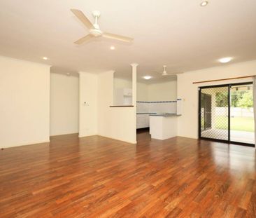 Fully Airconditioned - No Carpet - Rear Access - Large Corner Block - Photo 3