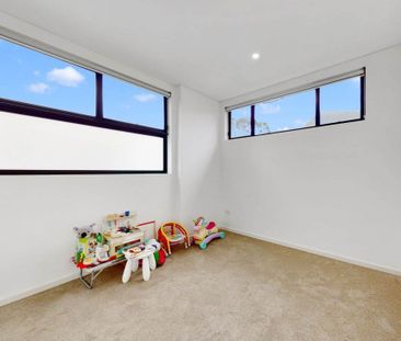 Modern & Private 2-Bedroom Apartment - Photo 2