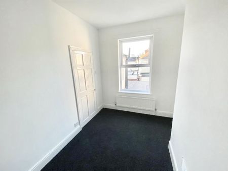 4 bedroom terraced house to rent - Photo 4