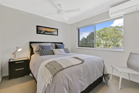 Immaculate 3-Bedroom Furnished Apartment with Private Rooftop & River Views - Photo 5