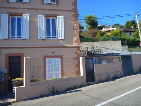 SAINT LAURENT DU VAR - 2 PIECES - TERRASSE - Photo 3